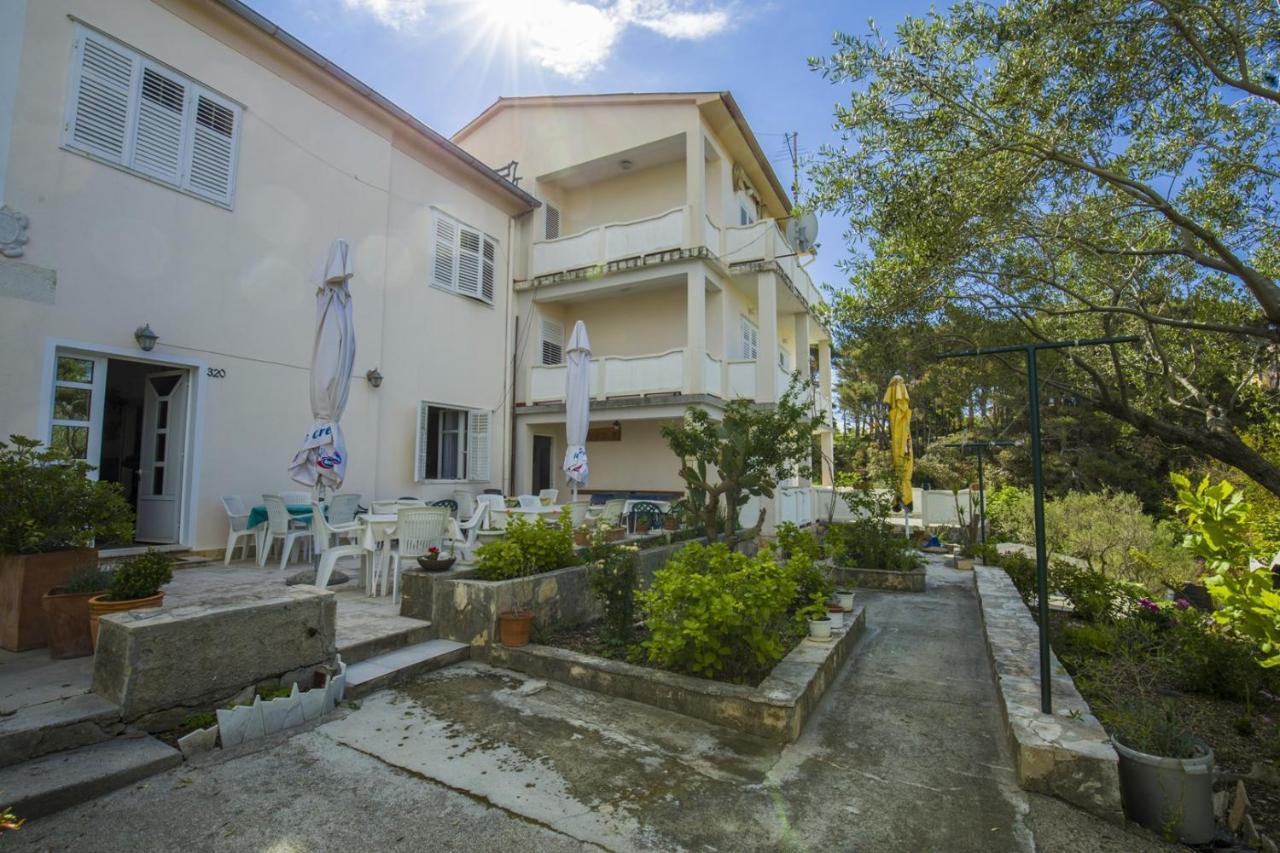 Rooms Padovan Banjol Εξωτερικό φωτογραφία